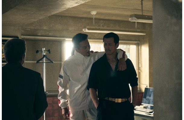 本宮泰風、伊藤英明「ドンケツ season2」（C）DMM TV