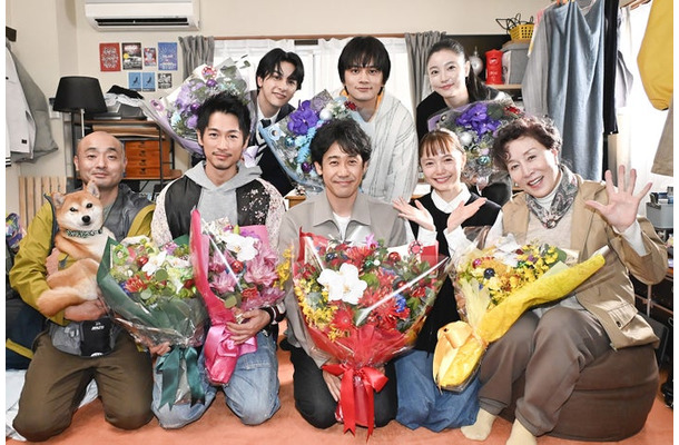 (後列左から)新原泰佑、北村匠海、向里祐香(前列)宇野祥平、ディーン・フジオカ、大泉洋、宮崎あおい、高畑淳子(C)テレビ朝日