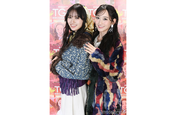 TGC初出演！舞台裏でインタビューに応じた乃木坂46川崎桜＆一ノ瀬美空（C）モデルプレス