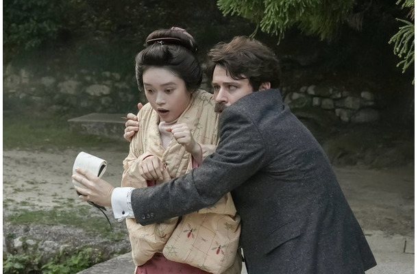 高石あかり、トミー・バストウ「ばけばけ」第61話(C)NHK