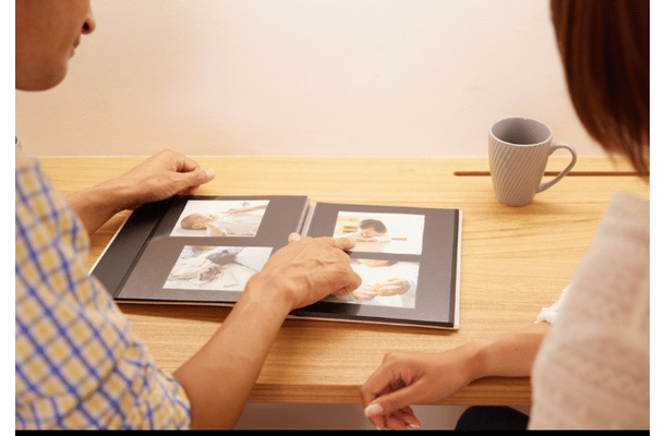 失恋した16歳の孫。すると、祖父が”分厚いアルバム”を持ってきて⇒まさかの写真に「俺の武勇伝だ」