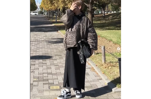 旬のキルティングコートはこう着こなす。 スタイルアップを叶える長めスカートとの組み合わせ術【40代の毎日コーデ】