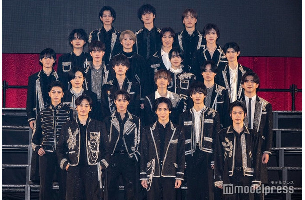 「ハンサムライブ」ゲネプロ取材会／（6列左から）渡邊圭祐、水田航生、松島庄汰（5列目左から）岩崎友泰、林優大、青柳塁斗、植原卓也（4列目左から）山崎光、東島京、本島純政、徳永智加来（3列目左から）福崎那由他、兵頭功海、平間壮一、太田将熙（2列目左から）新原泰佑、松岡広大、溝口琢矢、甲斐翔真（1列目左から）小関裕太、猪塚健太、細田佳央太（C）モデルプレス