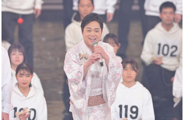 「第76回NHK紅白歌合戦」三山ひろし（C）NHK