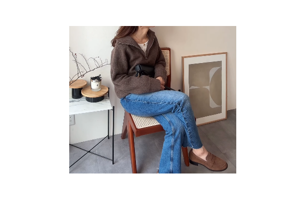 【GU】プルオーバーが着心地よき。大人カジュアルを格上げする合わせ方とは 【40代の毎日コーデ】