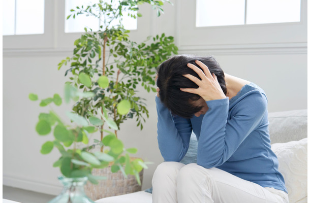 53歳、謎の体調不良で退職を余儀なくされた私。夫からは「ヒステリー」扱いされ、追い込まれた更年期の日々【2025年ベスト記事セレクション】