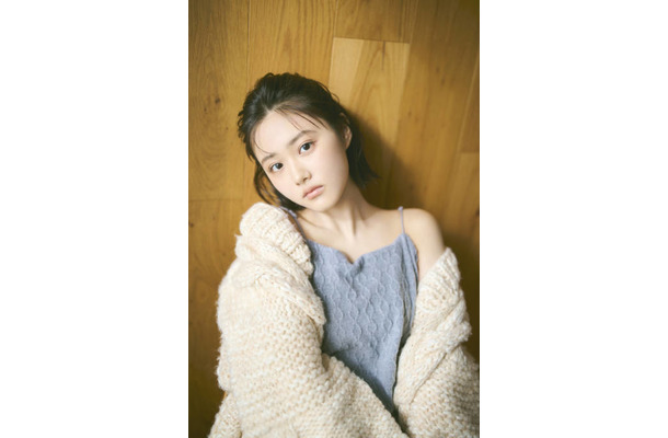 原菜乃華、ほっそり美肩チラリのキャミソールSHOT披露!天真爛漫で等身大の姿にキュン