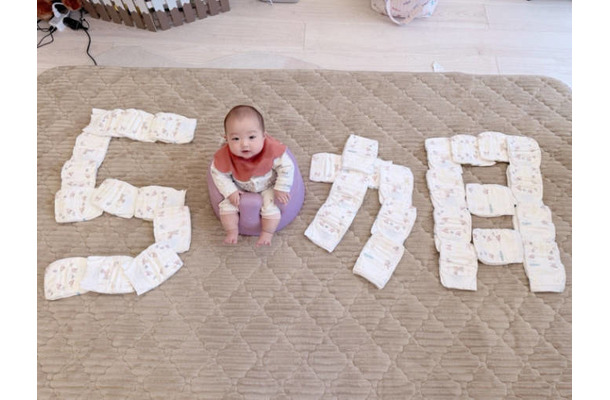 辻希美、次女が生後5ヶ月に!日々の成長に母心「離乳食始まるや~ん」「早過ぎるなぁ~」