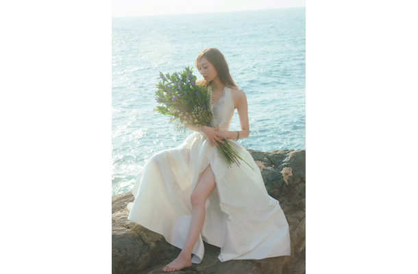 梅澤美波 2nd写真集「透明な覚悟」Sony Music Shop限定版裏表紙／撮影：東京祐