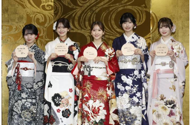 乃木坂46の新成人メンバーが華やかな振袖姿を披露!“パカラッパカラッ世代”として飛躍を願う