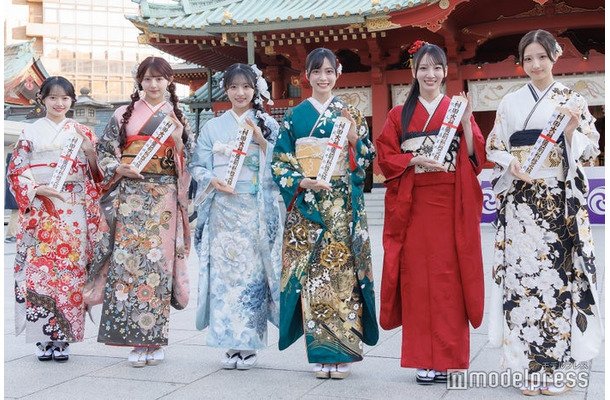 「AKB48 二十歳のつどい 2026」に出席した花田藍衣、久保姫菜乃、秋山由奈、新井彩永、工藤華純、迫由芽実（C）モデルプレス