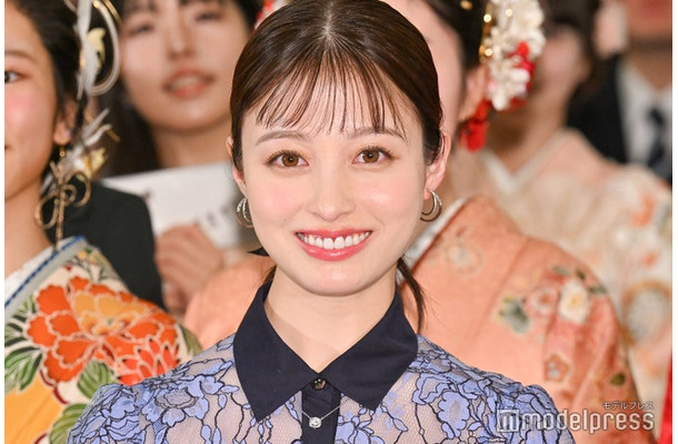 令和7年度「二十歳のつどい」にサプライズ登場した橋本環奈（C）モデルプレス