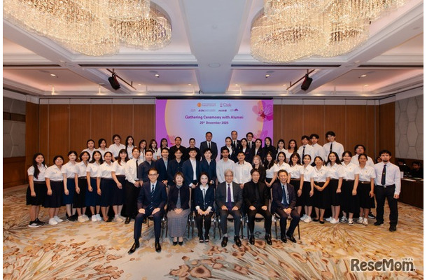 奨学生による記念撮影（タイ バンコク会場）