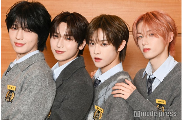 モデルプレスのインタビューに応じたPENG JIN YU（ポン・ジンユー）、SEN（セン）、SUN JIA YANG（スン・ジアヤン）、MASATO（マサト）（C）モデルプレス