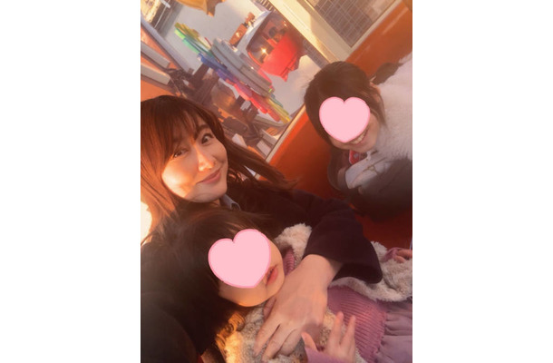 安めぐみ、2人の娘と撮影した観覧車SHOTに反響「仲良し姉妹」「可愛くてとてもイイお写真」