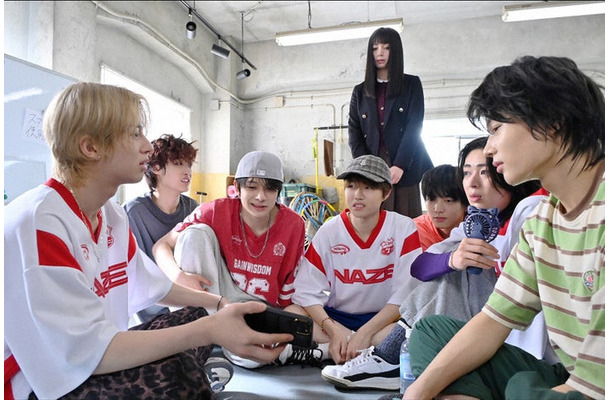 NAZE(ユンギ、キムゴン、ターン、アト、ドヒョク、カイセイ、ユウヤ)池田エライザ「DREAM STAGE」第2話(C)TBS