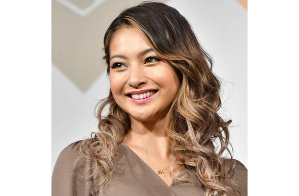 ゆきぽよ「かわいくない!?」“絶対ギャル”な使用つけまつ毛を紹介