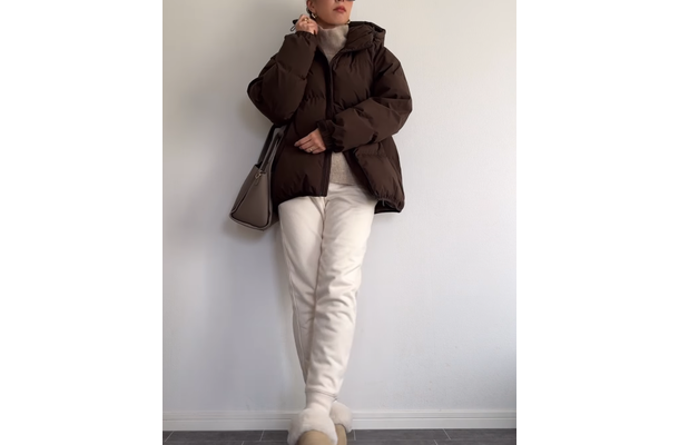 脱・着太りにやっぱり頼れる【ユニクロ】。真冬の屋外イベントも怖くない、防寒と美シルエットを両立したダウンコーデ【40代の毎日コーデ】