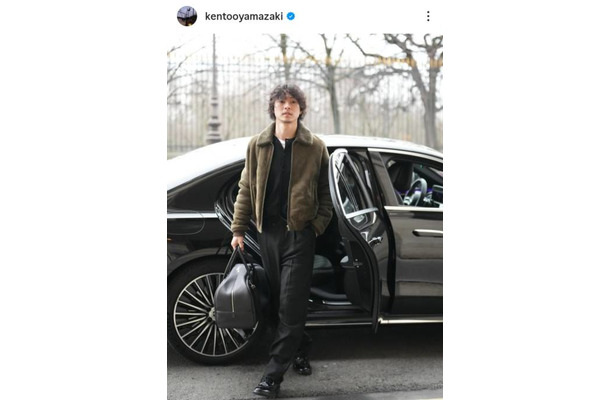 山崎賢人、ワイルドなヒゲ姿のパリ滞在SHOTに反響「爆イケすぎる」「かっこいいっ」