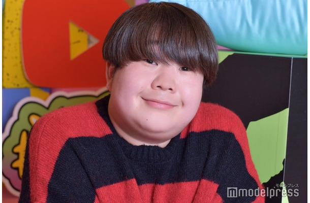 こう/夜のひと笑い (C)モデルプレス