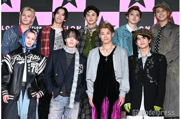 （上段左から）カイ、リョウガ、タクヤ、ユーキ、タカシ（下段左から）シューヤ、マサヒロ、アロハ、ハル／超特急（C）モデルプレス