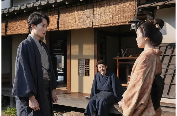 濱正悟、トミー・バストウ、高石あかり「ばけばけ」第85話(C)NHK