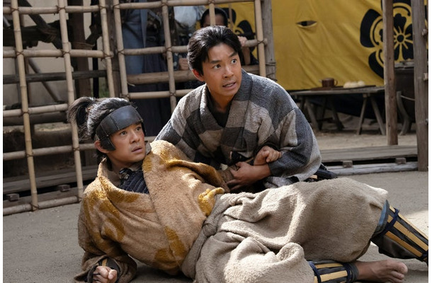 池松壮亮、仲野太賀「豊臣兄弟!」第5話(C)NHK