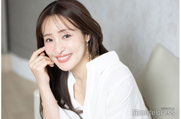 モデルプレスのインタビューに応えた大沢あかね(C)モデルプレス