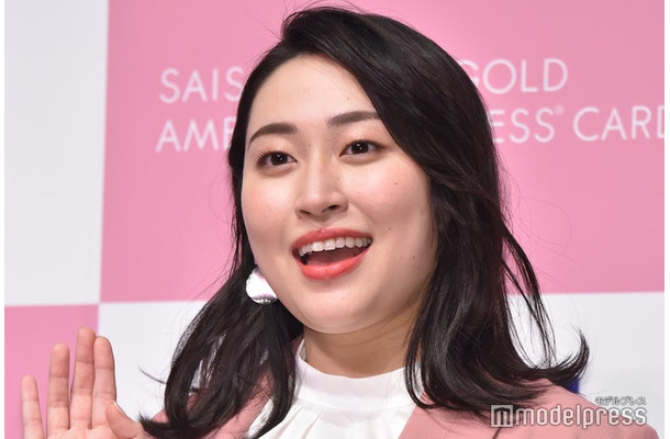 眉ありの丸山礼(C)モデルプレス