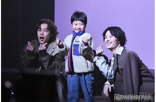 （左から）吉村界人、天野優、塩野瑛久（C）モデルプレス