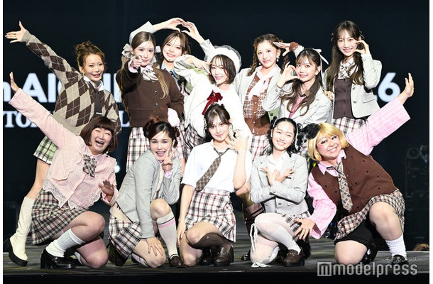 川村エミコ・平野ノラ・松浦景子・やしろ優が美女グループとコラボ(C)モデルプレス