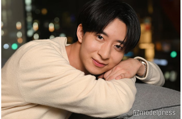 モデルプレスのインタビューに応じたボミ(C)モデルプレス