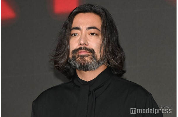 発表会に登壇した山田孝之(C)モデルプレス