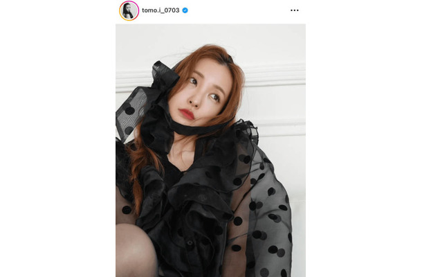 板野友美、ほっそり美腕チラリのシースルーコーデにファンうっとり「鬼可愛い！」「素敵です」