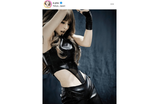「最強にかっこいい」浜崎あゆみ、引き締まったウエストを披露した衣装SHOTに絶賛の声「美しすぎる」