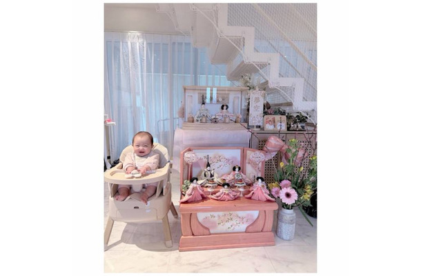 辻希美、生後6ヶ月次女の初節句SHOT公開「我が家の姉妹のお祝いです」