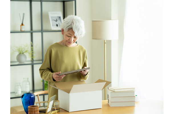 夫が亡くなったことを忘れてしまった！？「お父さんはまだ会社？」「お父さんの服がない！」認知症の義母に現れた異変。どう対応すれば？