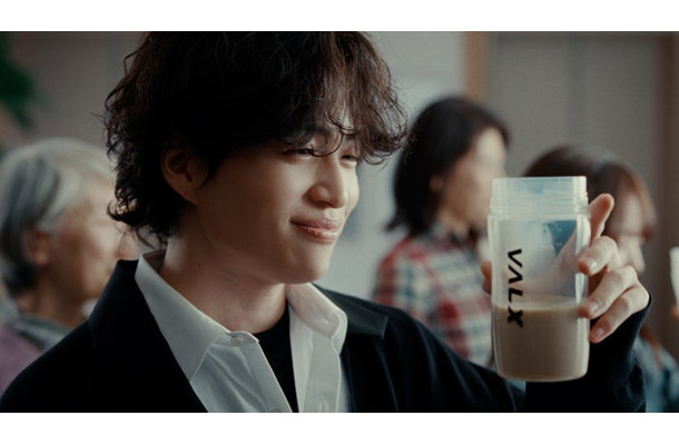 菊池風磨/新WEB CM「VALX プロテインをどうしても教えたい」編(提供写真)