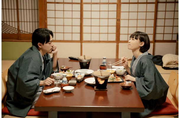 成田凌、杉咲花「冬のなんかさ、春のなんかね」第8話（C）日本テレビ