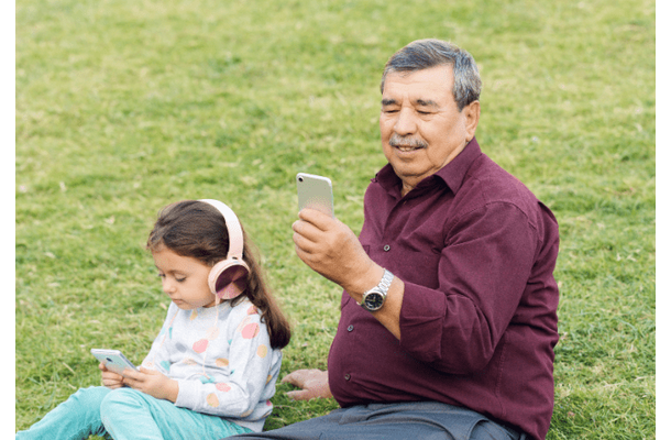 機械音痴の70代祖父 5歳の孫に隠れて「秘密の特訓」!?必死すぎる練習の成果に「涙が出そう」