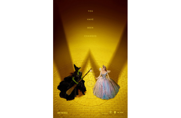 第1弾入場者特典：数量限定＜スペシャルステッカー＞『ウィキッド 永遠の約束』© Universal Studios. All Rights Reserved.