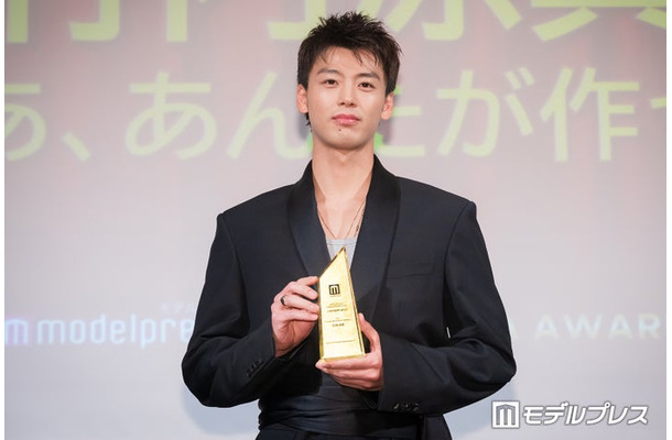 「モデルプレスベストドラマアワード」主演俳優部門1位を受賞した竹内涼真（C）モデルプレス