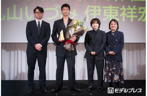 「モデルプレスベストドラマアワード」授賞式に登壇した伊東祥宏監督、竹内涼真、杉田彩佳プロデューサー、丸山いづみプロデューサー（C）モデルプレス