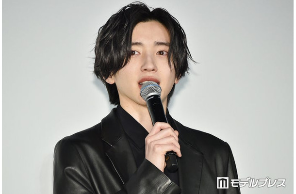 生見愛瑠から存在を忘れられていた道枝駿佑（C）モデルプレス