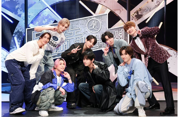 （前列左から）佐久間大介、V、阿部亮平（後列左から）向井康二、ラウール、JUNG KOOK、宮舘涼太、深澤辰哉 （C）TBS