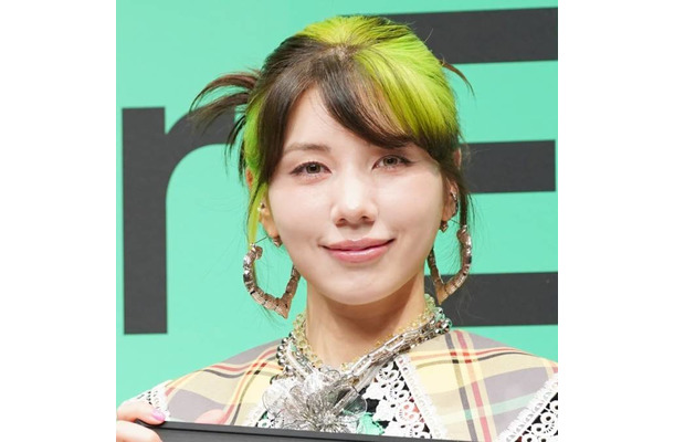 仲里依紗、海外にも“マストで持参”愛用ドライヤーを紹介「あゆと一緒」