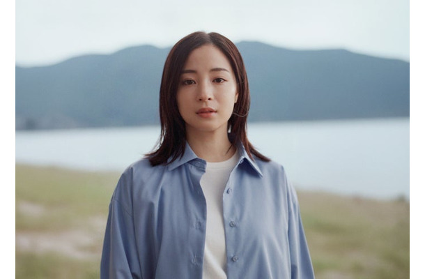 広瀬すず（C）2027「存在のすべてを」製作委員会（C）塩田武士／朝日新聞出版