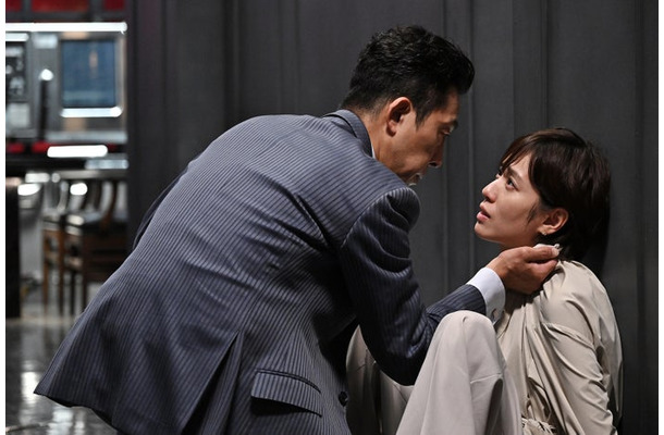 北村有起哉、戸田恵梨香「リブート」最終話（C）TBS