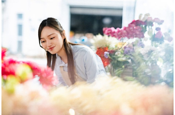 梅澤美波「失恋カルタ」第1話(C)「失恋カルタ」製作委員会・MBS