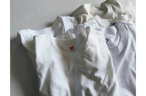 なぜ今、あえて“白T”なのか。究極の普通がカルチャーになる理由